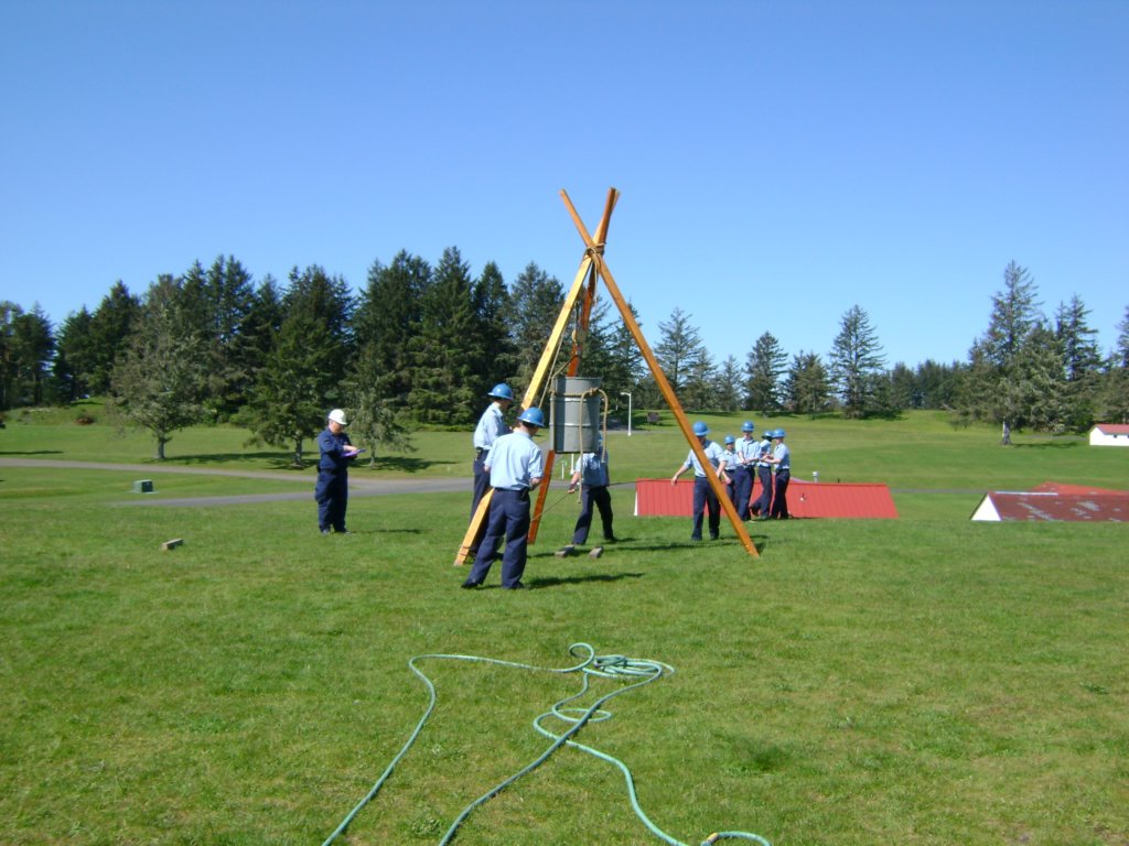 hoistingthescuttlebuttatthenorwesterarearegatta2.jpg